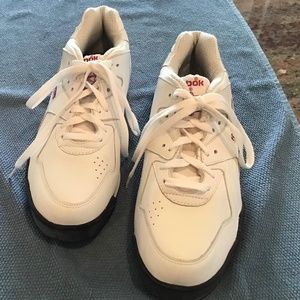 REEBOK SNEAKERS MEN’S  -size 10 1/2  - White